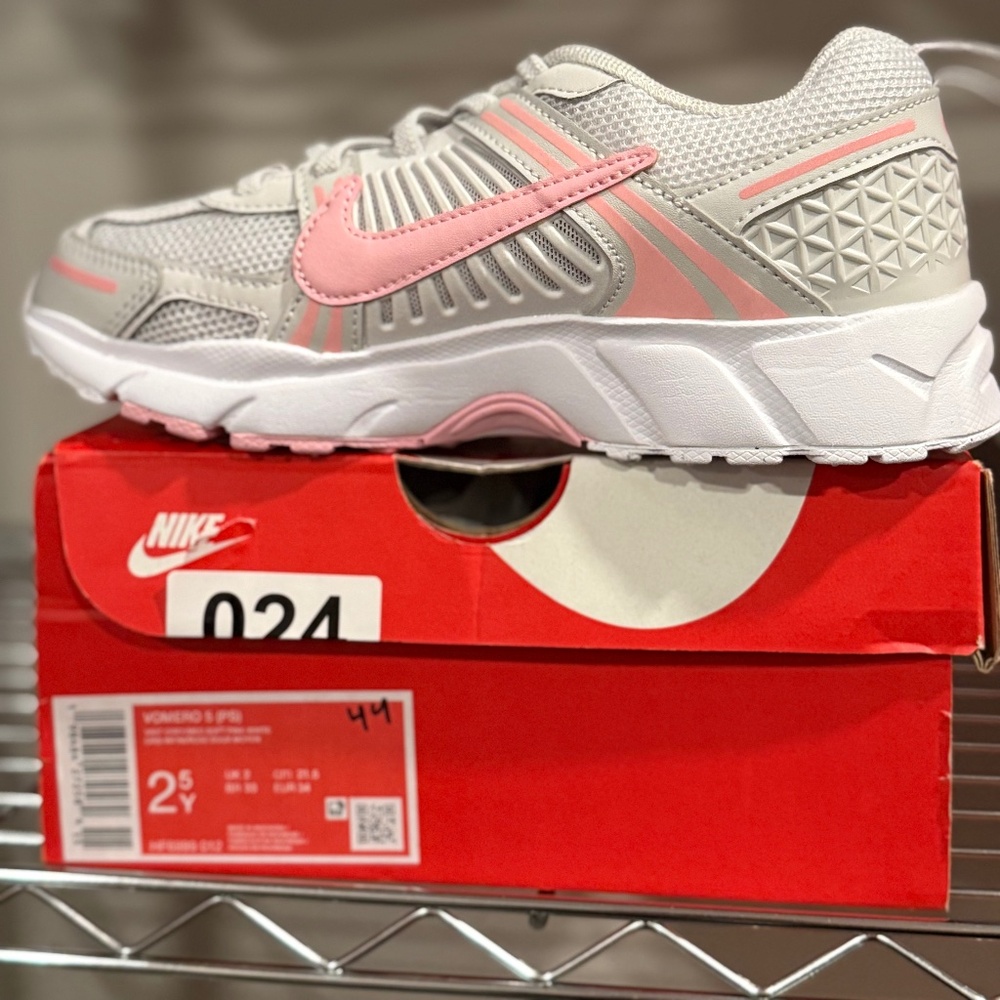Nike Vomero 5 Girls * Brand New*
